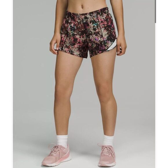 Lululemon Hotty Hot Low-Rise Lined Womens Short 4" size 4 - Picture 2 of 8